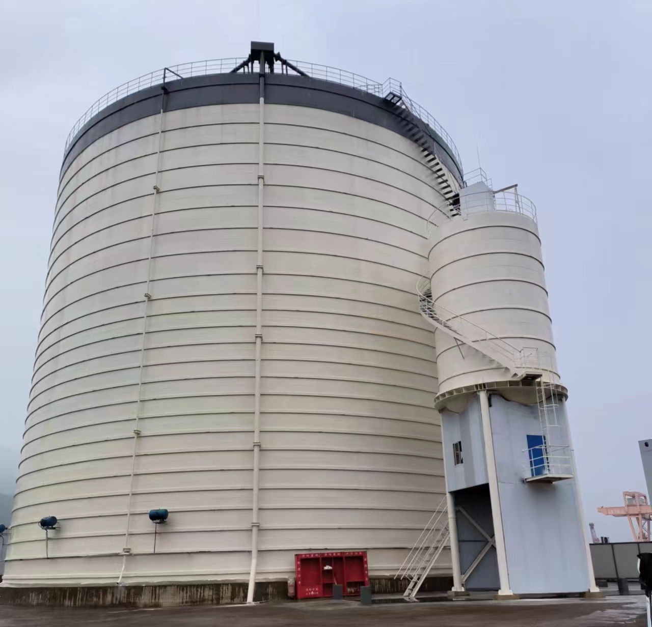 北辰10万吨水泥钢板库